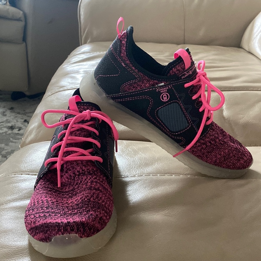 Flashlights Chargeable Light Sneaker Shoes. Works great. Like new. Size 5